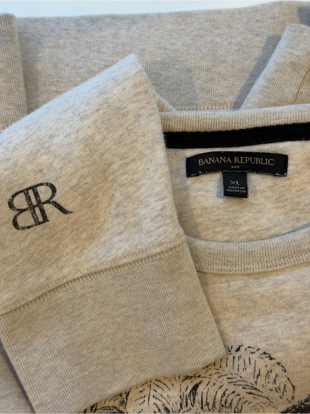 Banana Republic Men's Crewneck Sweatshirt Khaki with Black Lion Graphic Size XL - Picture 4 of 4